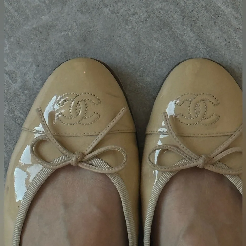 Chanel Ballet Flat in neutral colors - Picture 1 of 10